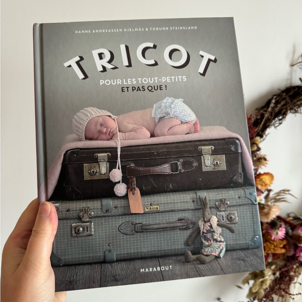 Tricot Coffee Table Book - Gray Cover Pour Les Tout-Petits et Pas Que French